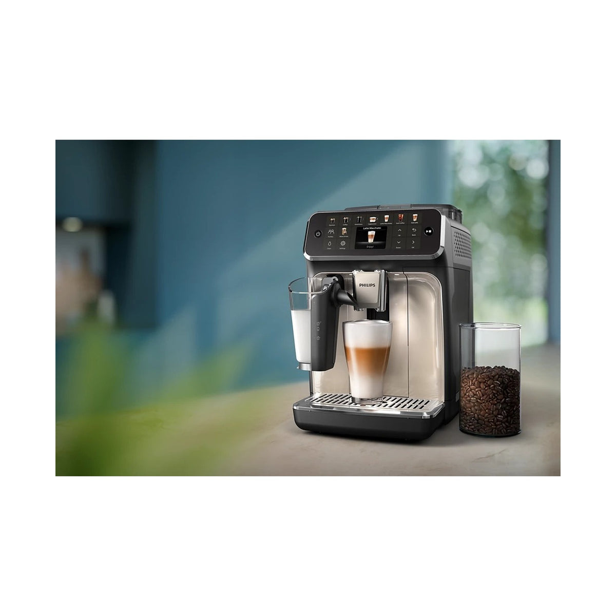 Philips Series 5500 Fully automatic espresso machine - Hot&Cold Beverages EP5547/90