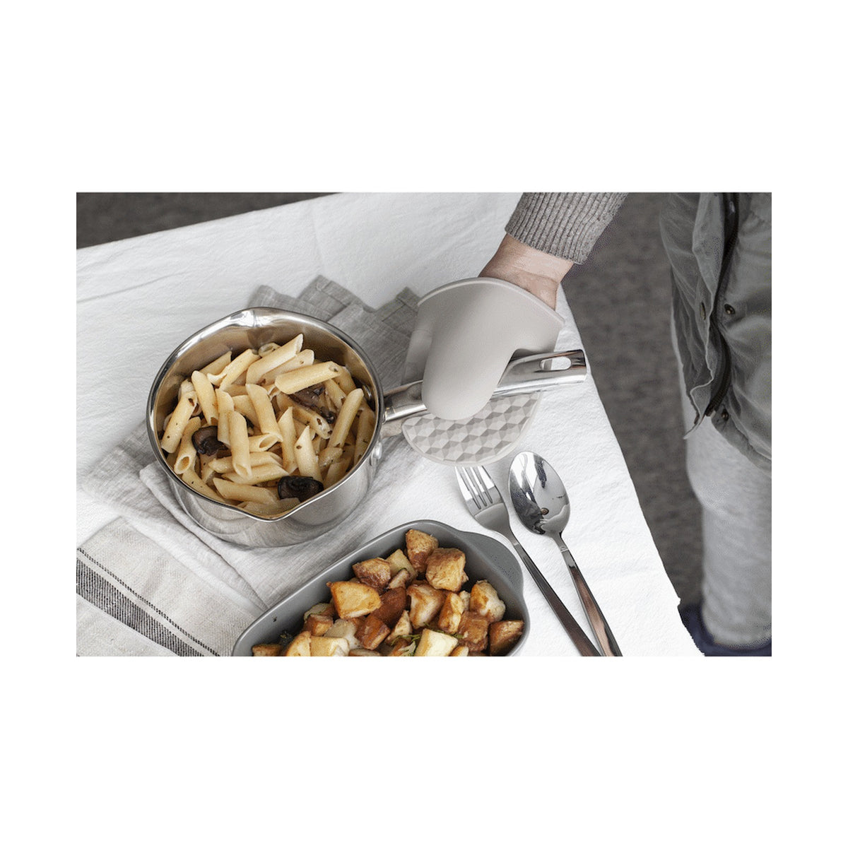 Kitchen Inspire Silicone Mitt