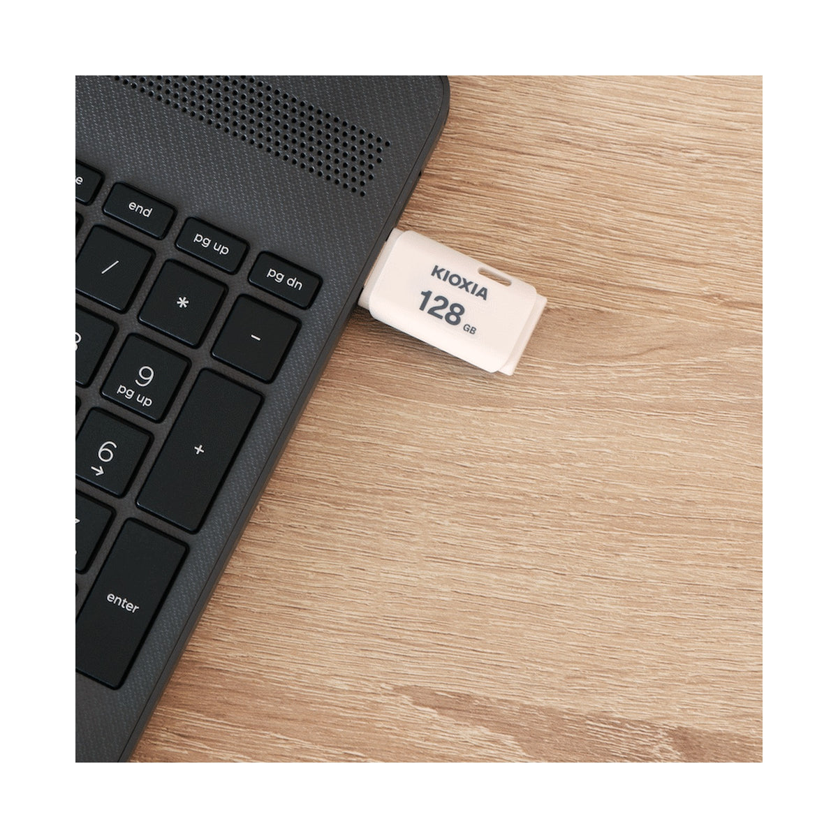 Kioxia 128GB USB 2.0-White
