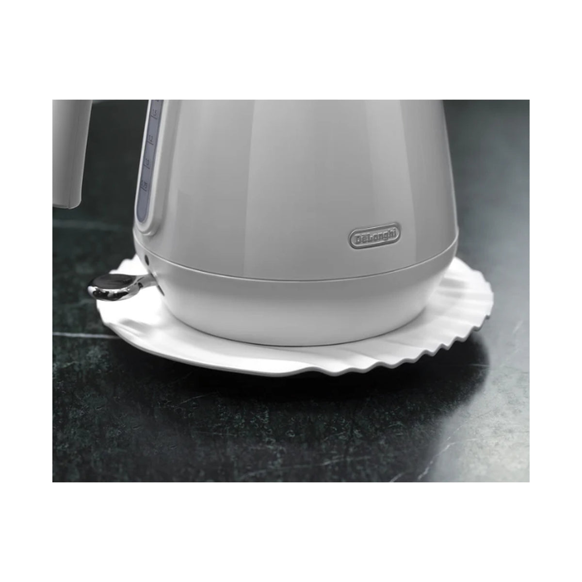 DeLonghi Eclettica Electric Kettle: White KBY2001.W 1.7L