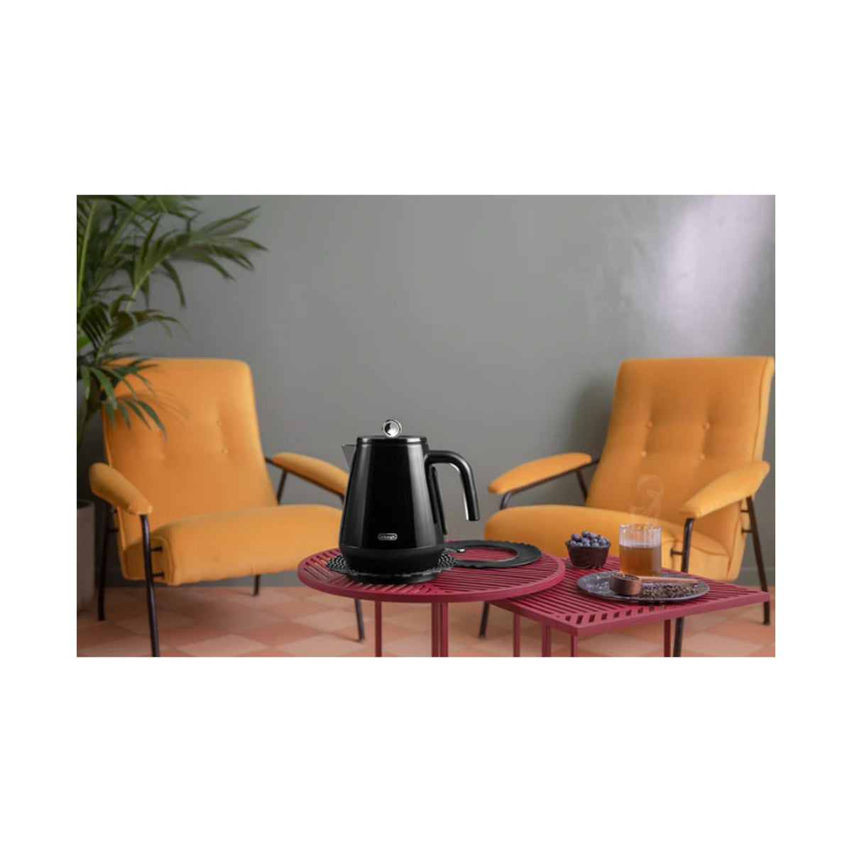 DeLonghi Eclettica Electric Kettle: Black KBY2001.BK 1.7L