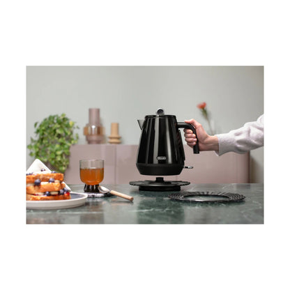 DeLonghi Eclettica Electric Kettle: Black KBY2001.BK 1.7L