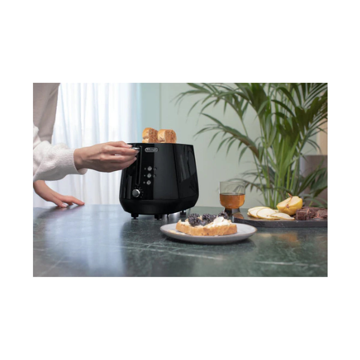 DeLonghi Eclettica 2 Slice Electric Toaster: Black CTY2103.BK