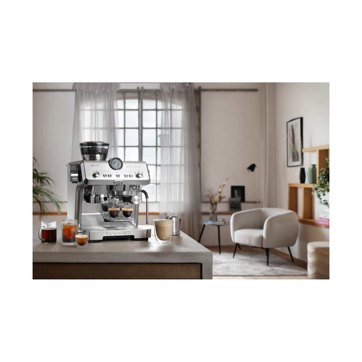 DeLonghi La Specialista Opera Manual Pump Espresso Machine EC9555.M
