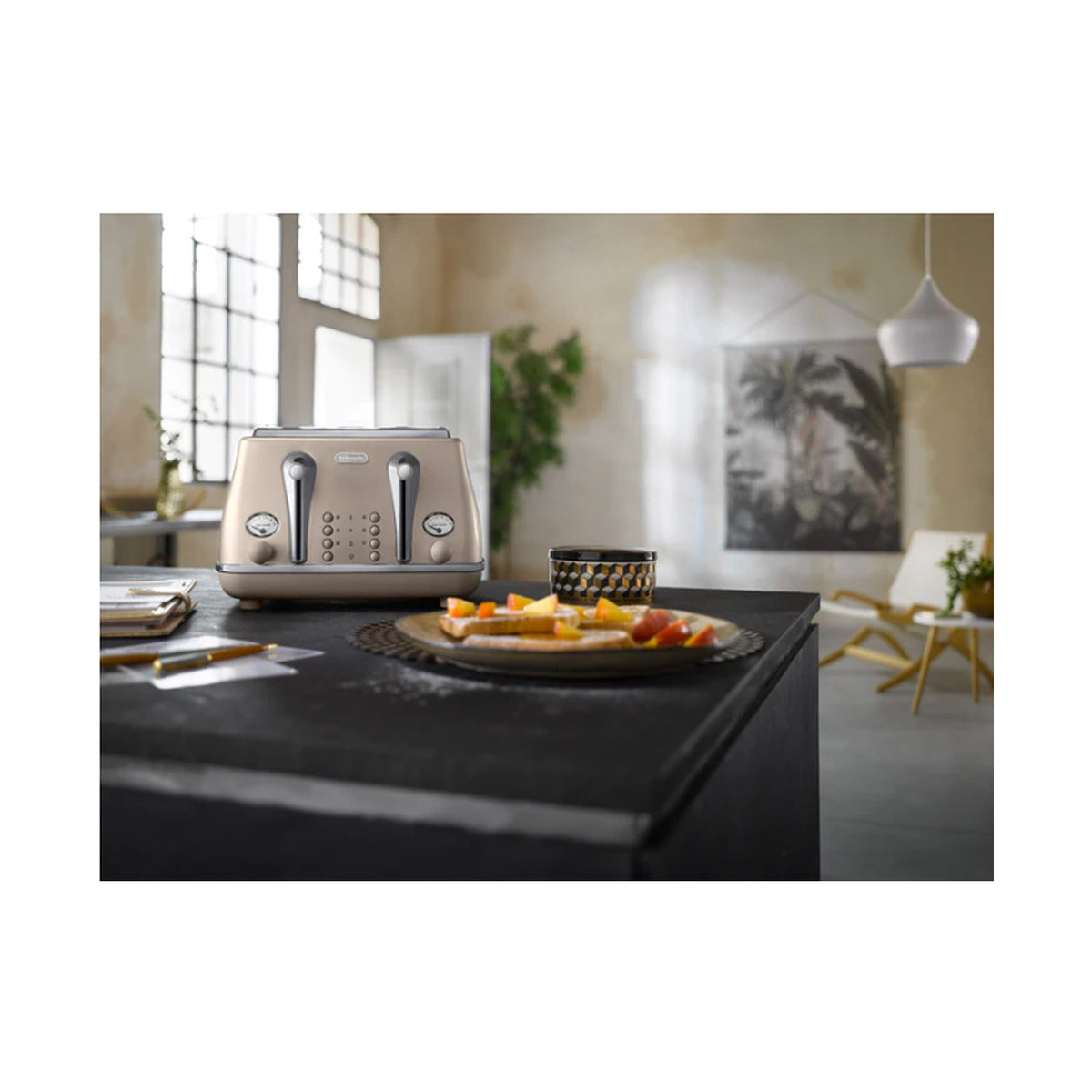 DeLonghi Icona Metallics 4 Slice Toaster Iridescent Beige CTOT4003.BG