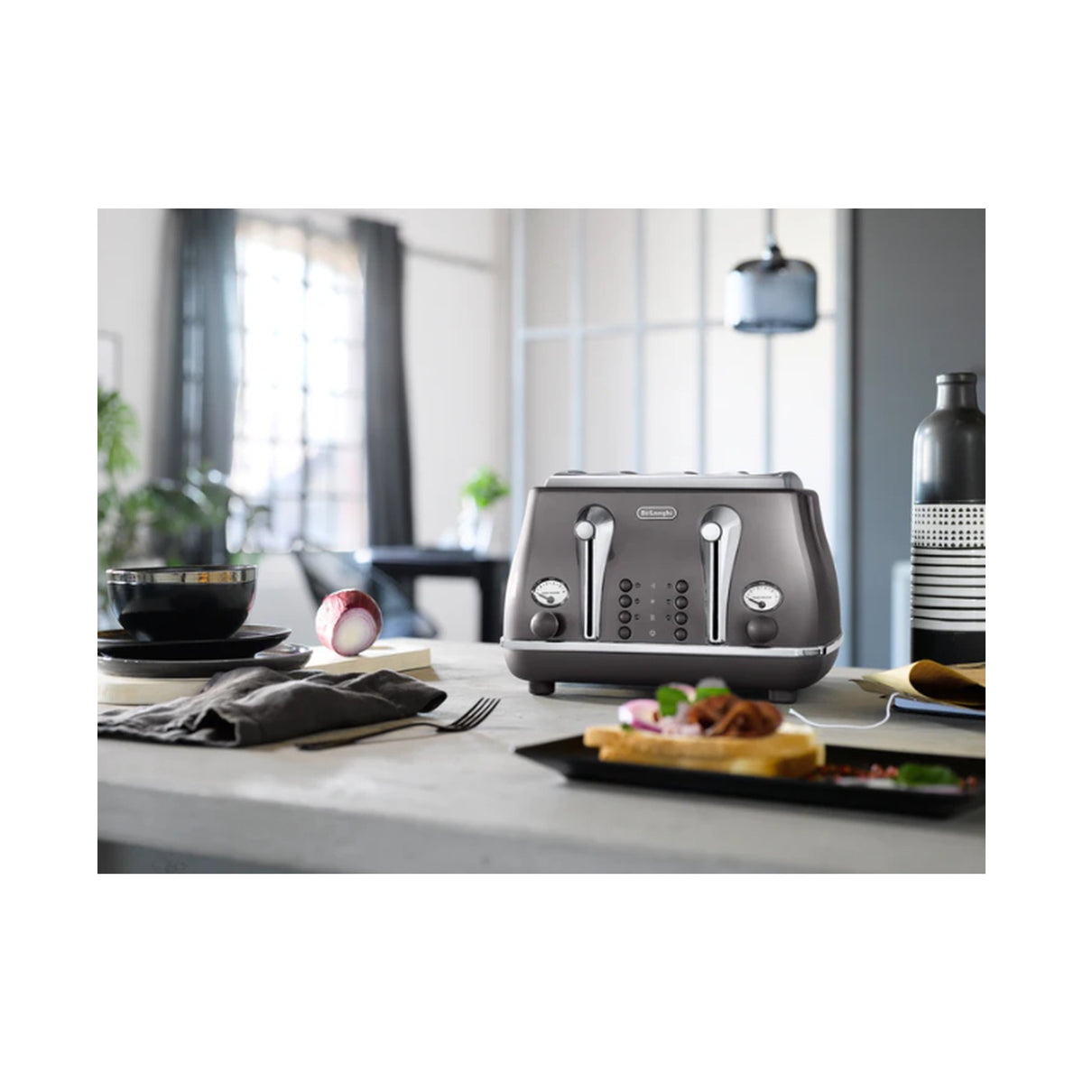 DeLonghi Icona Metallics 4 Slice Toaster Iridescent Grey CTOT4003.GY