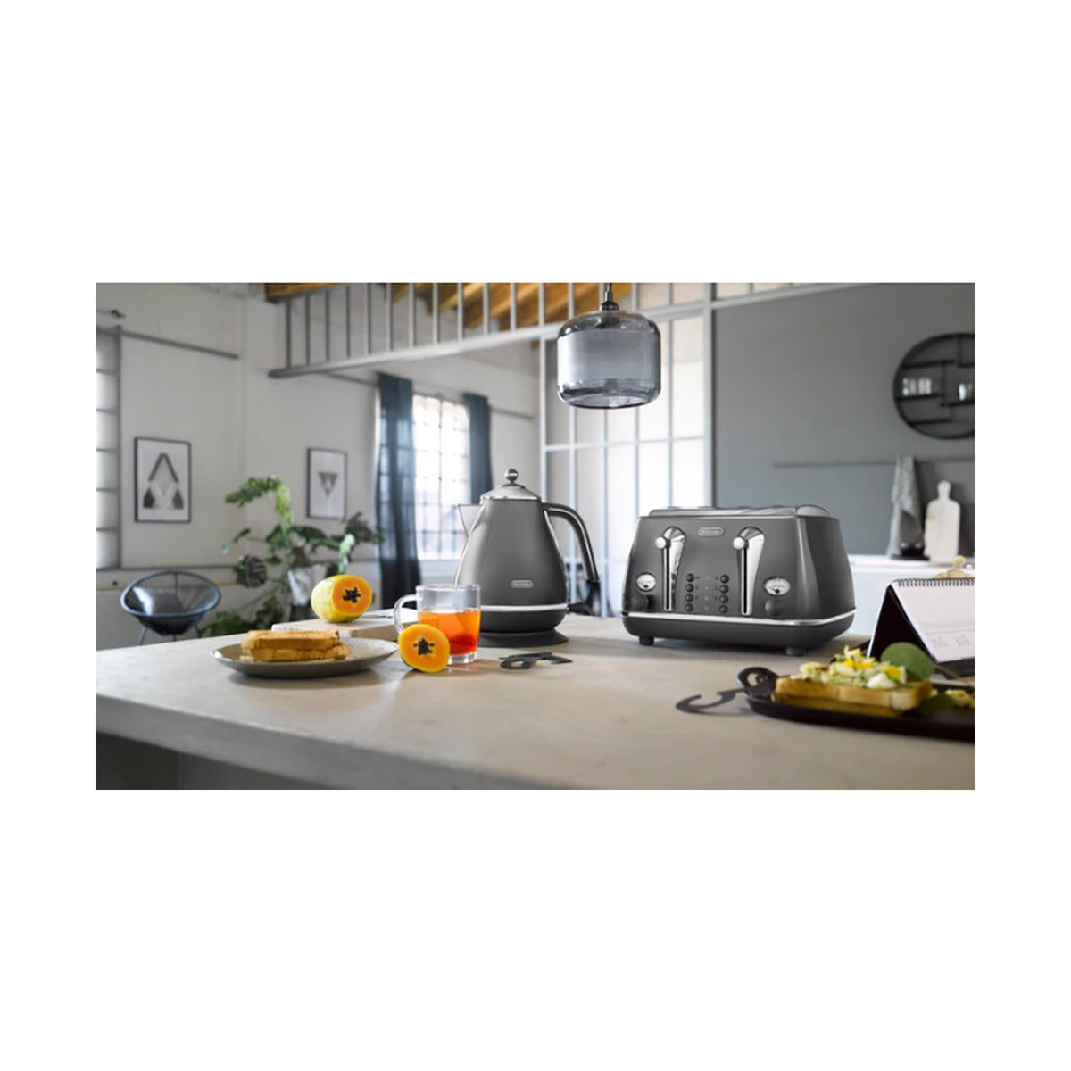 DeLonghi Icona Metallics 4 Slice Toaster Iridescent Grey CTOT4003.GY