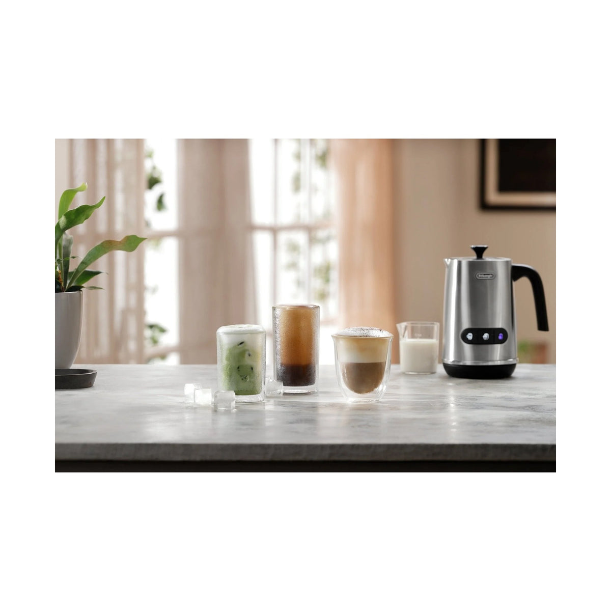 Delonghi 250ml Latte Mix Hot & Cold Dairy & Plant Based Milk Frother EMF3