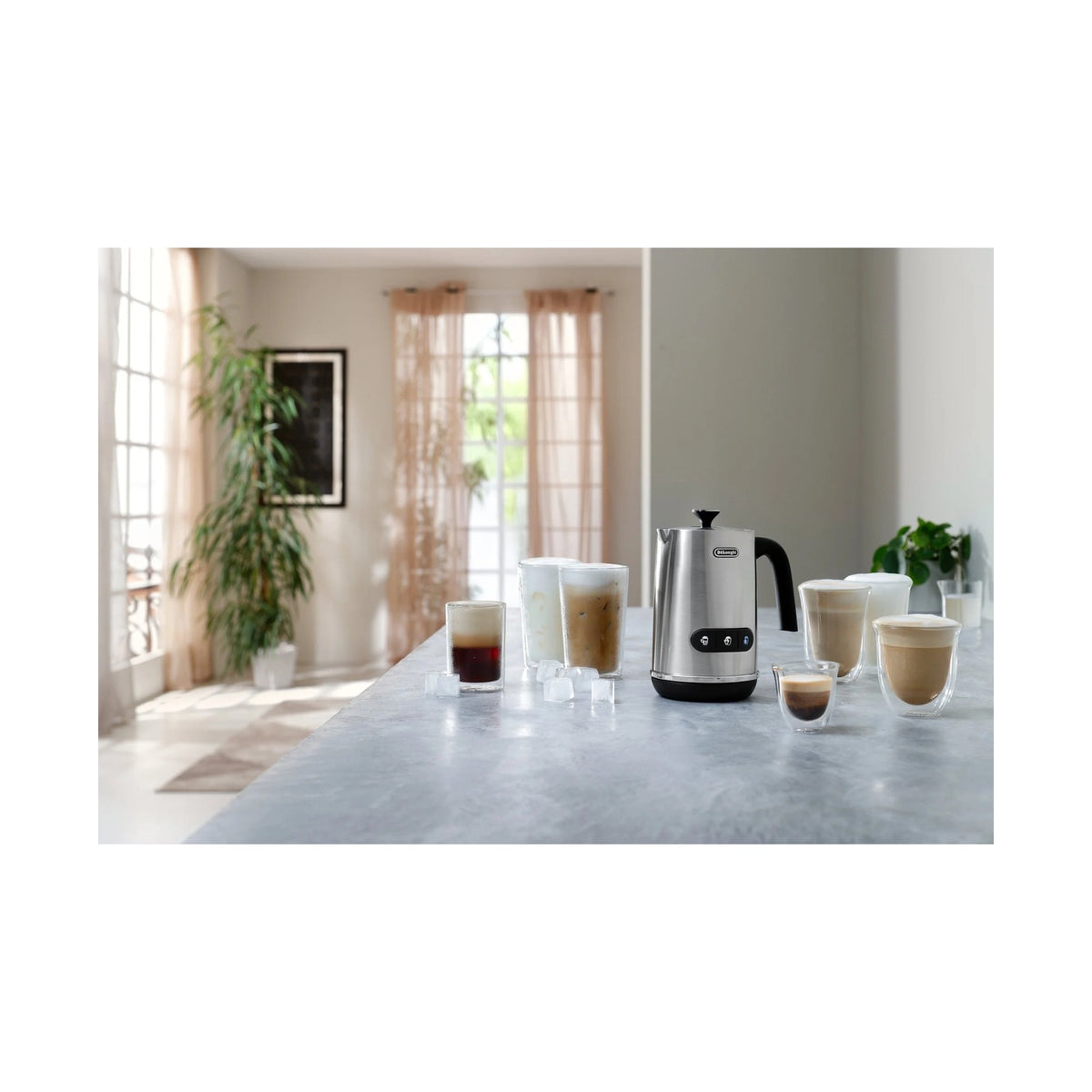 Delonghi 250ml Latte Mix Hot & Cold Dairy & Plant Based Milk Frother EMF3