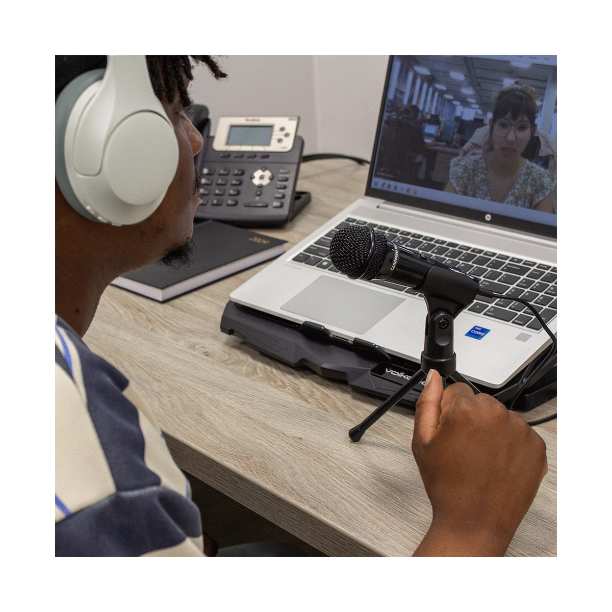 Volkano Stream Vocal Microphone with Tripod, Aux